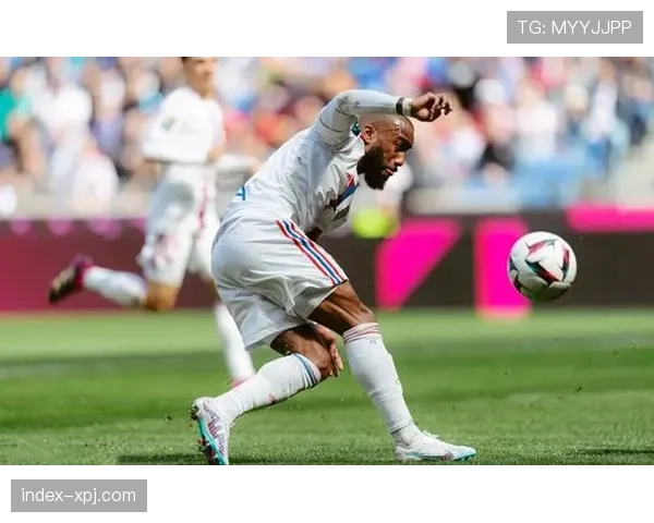 里昂中场拦截硬度提升 托利索纳尔泰攻防俱佳 里昂中场拦截硬度提升 托利索纳尔泰攻防俱佳